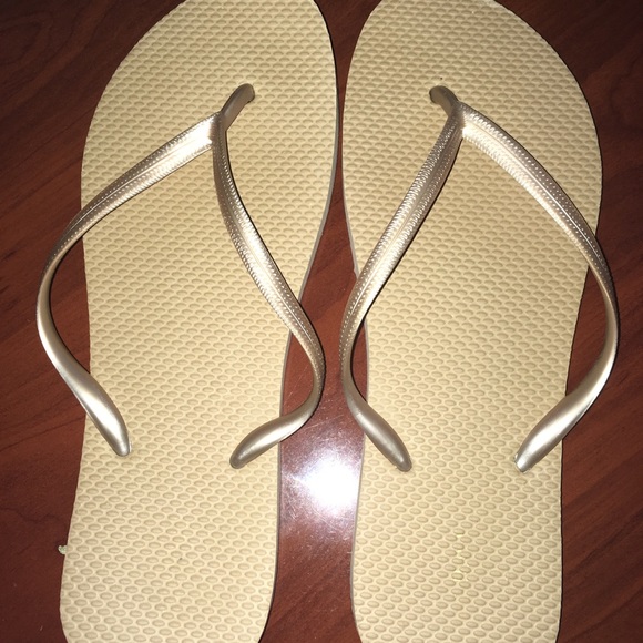 Old Navy Shoes - 🛍🛍🛍 Free with Purchase! Just add to bundle!
